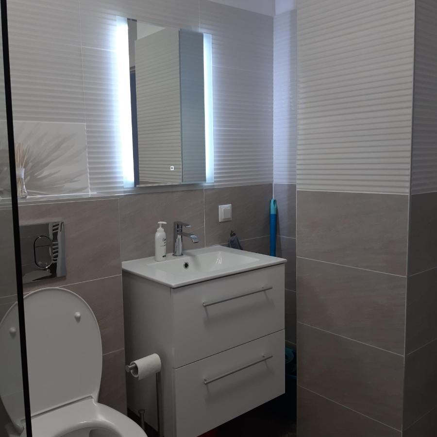 New Aparthotel Floresti Eksteriør bilde